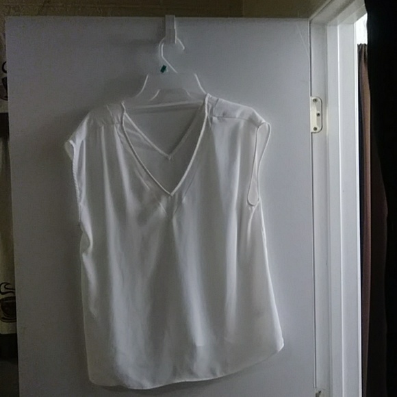 White summer top - Picture 1 of 2